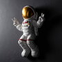 Wallity Peace Sign Astronaut - 1 Blanco y dorado